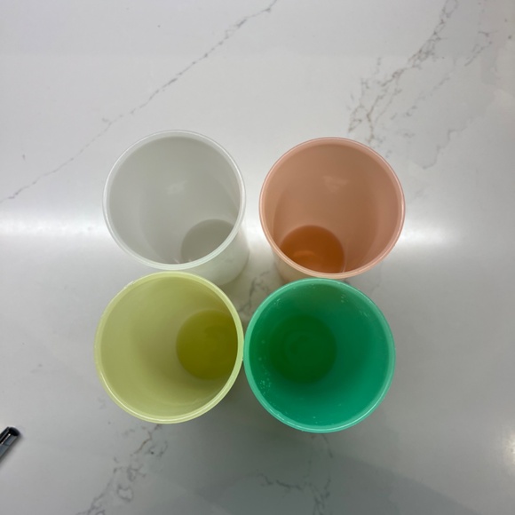 Set of 4 Vintage Tupperware Tumblers - Picture 2 of 4